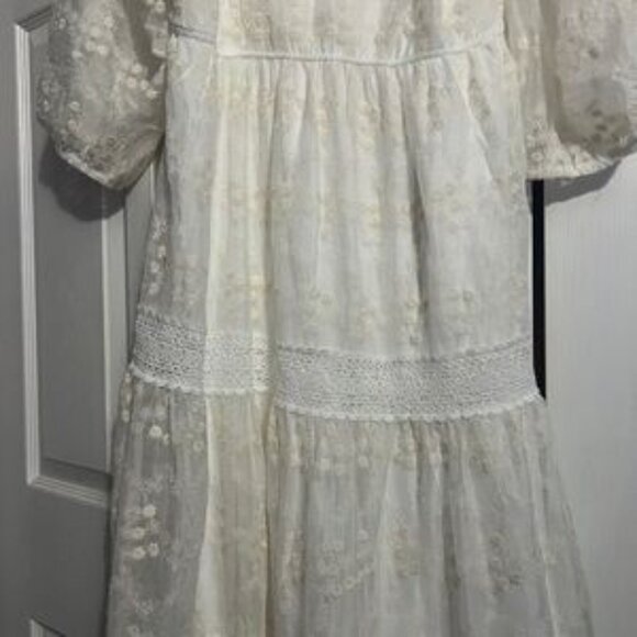 Elegant Cream Maxi Dress - Picture 3 of 15